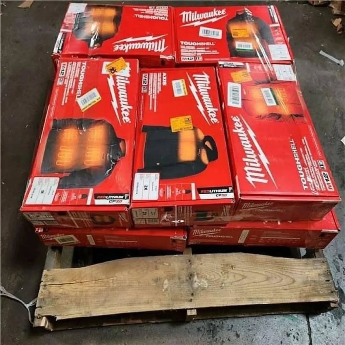 Milwaukee clothing pallet - Image 7