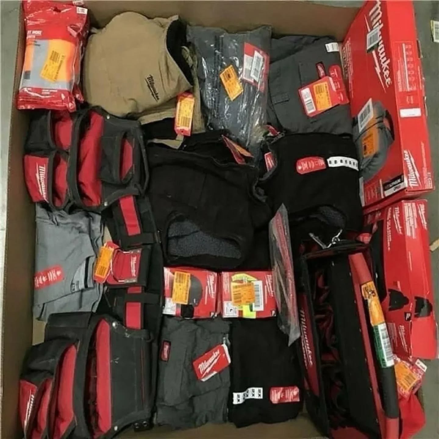 Milwaukee clothing pallet - Image 3